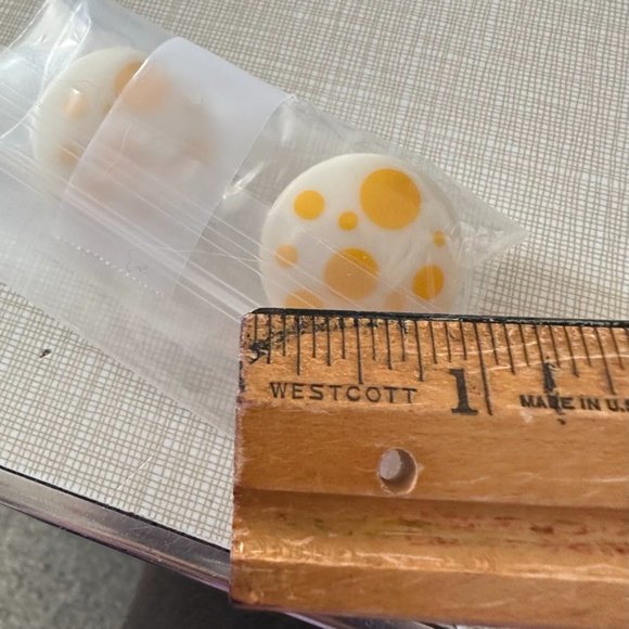 Pop Art Yellow Polka Dot Lucite Clip on Button Earrings vintage Avon - Picture 6 of 6